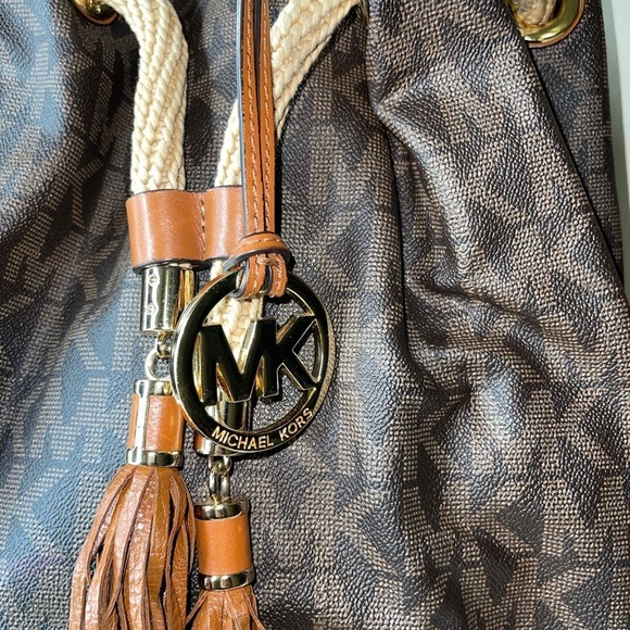 Michael Kors Marina Drawstring Tote Large - Picture 3 of 11